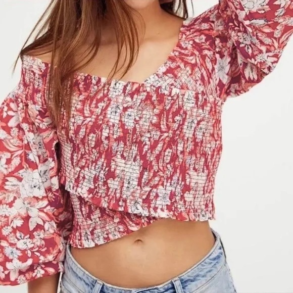 Free People Red East to West Smocked Off Shoulder Floral Crop Top EUC Size Small - Picture 4 of 12